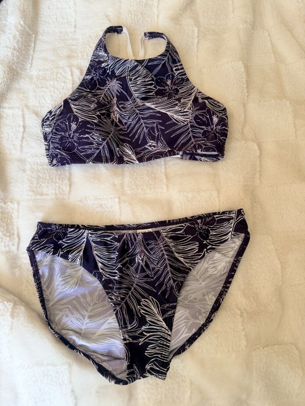 Sporty VENUS High-Neck Halter Crop Bikini Top and Bottom in Eggplant/White,